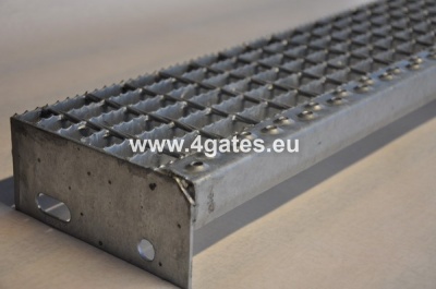 Galvanized steel stairtread SP S4; 22x38/30x2; 500x160 mm