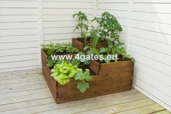 Vegetable bed with four sections